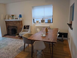 Dining - Spacious, bright, simple modern decor by subway (Toronto)