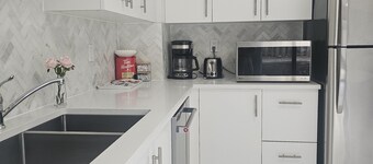 3-Bed 3-Bath Cozy Vacation House in Ajax, Greater Toronto Area GTA, ON, Canada