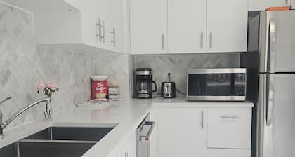 3-Bed 3-Bath Cozy Vacation House in Ajax, Greater Toronto Area GTA, ON, Canada