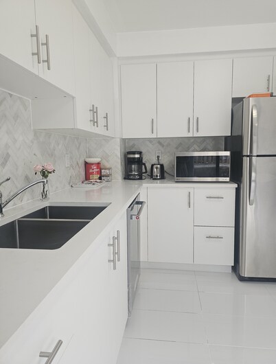 3-Bed 3-Bath Cozy Vacation House in Ajax, Greater Toronto Area GTA, ON, Canada