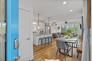 المنشأة من الداخل