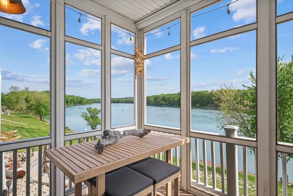 تناول الطعام بالخارج