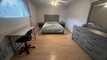 3 slaapkamers, een bureau, reisbedje, gratis wifi