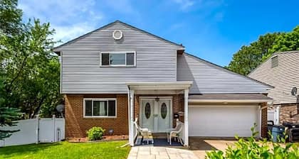 Cozy home close to UPMC/CMU/UPITT/DUQSNE/CARLW Minutes from everything w/Parking