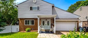 Cozy home close to UPMC/CMU/UPITT/DUQSNE/CARLW Minutes from everything w/Parking