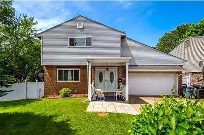 Cozy home close to UPMC/CMU/UPITT/DUQSNE/CARLW Minutes from everything w/Parking