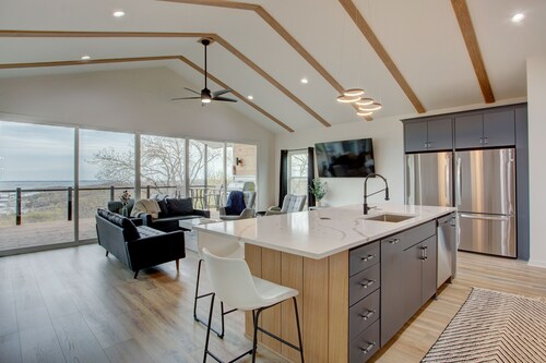 Breathtaking Views of Lake Texoma's beaches/Islands and Highport Marina.
