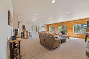 Smart TV, fireplace - Cozy Black Hills Cabin! -- Morning Star Lodge (Lead)