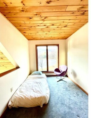 6 chambres, bureau, accès au Wi-Fi (inclus), literie fournie