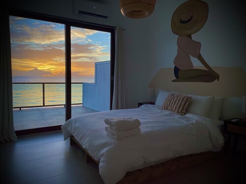 Corcega Beachfront Suites  