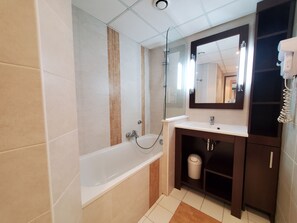 Bathtub, hair dryer, towels