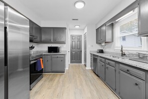 Private kitchen - The Full House (Chesapeake)