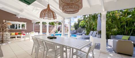 Outdoor dining