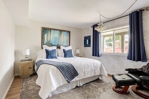 1 bedroom, iron/ironing board, WiFi, bed sheets - Outstanding Executive One Bed Suite (Langley)