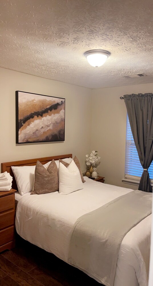 South of Atlanta, mins from Tanger Outlet, Hospitals, Shopping