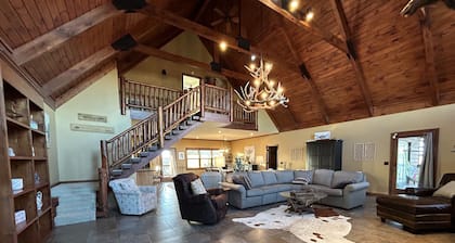 Fabulous Lakeview home with stone fireplace located in Springville / Buchanan