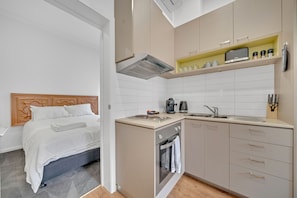 Apartment 6 - 1St Floor | 1 bedroom, premium bedding, pillowtop beds, individually decorated - 113 Hoddle (Richmond)