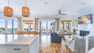 Televisión y chimenea