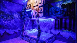 9 bedrooms, iron/ironing board, WiFi, bed sheets - Family Villa Close2Disney w Spa & LUX Themed Rms (Kissimmee)