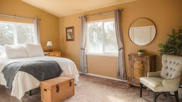 5 bedrooms, desk, iron/ironing board, travel crib