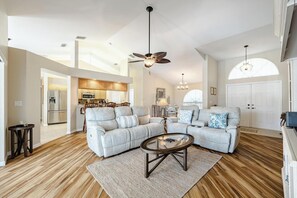 Flat-screen TV - Southern exposure Pool, Gulf Access, - Villa Summer's Day - Roelens Vacations (Cape Coral)