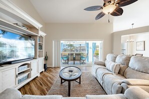 Flat-screen TV - Southern exposure Pool, Gulf Access, - Villa Summer's Day - Roelens Vacations (Cape Coral)