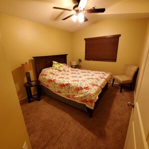 4 bedrooms, iron/ironing board, free WiFi, bed sheets - The perfect getaway awaits with private, heated pool & all the amenities of home (Litchfield Park)