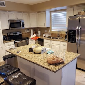 Microondas, horno, parrilla de estufa y lavavajillas 