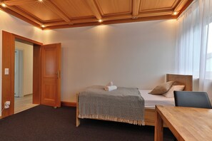 2 Schlafzimmer, BĂŒgeleisen/BĂŒgelbrett, Reisekinderbett, kostenloses WLAN