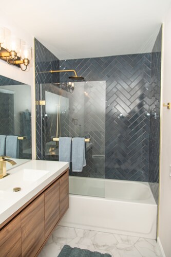 Modern Luxury Villa w/ Heated pool & patio  -6 min from WEF