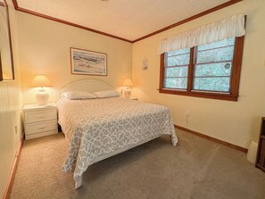 3 bedrooms, internet, bed sheets - Atlantic Shanty - Quaint 3 BR Oceanside home in Southern Shores (Southern Shores)
