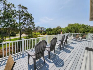 Terrace/patio - Hameljuice - Classic 3 BR Oceanside Beach Cottage - close to beach (Southern Shores)