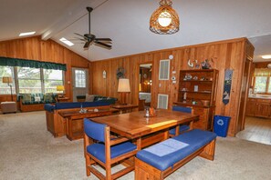 Interior - Hameljuice - Classic 3 BR Oceanside Beach Cottage - close to beach (Southern Shores)