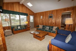 TV, fireplace, DVD player - Hameljuice - Classic 3 BR Oceanside Beach Cottage - close to beach (Southern Shores)