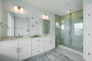 Douche, serviettes fournies