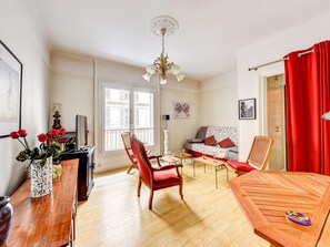 TV - Appartement Groult - Welkeys (Paris)