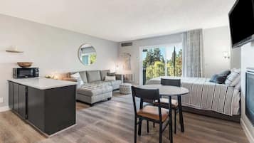 Televisión y chimenea