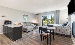 TV, fireplace - Updated Condo with Deschutes River View (Bend)