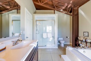 Combined shower/bathtub, jetted bath, hair dryer, towels - 25% Off March! Perfect For Families W/Hot Tub (Temecula)