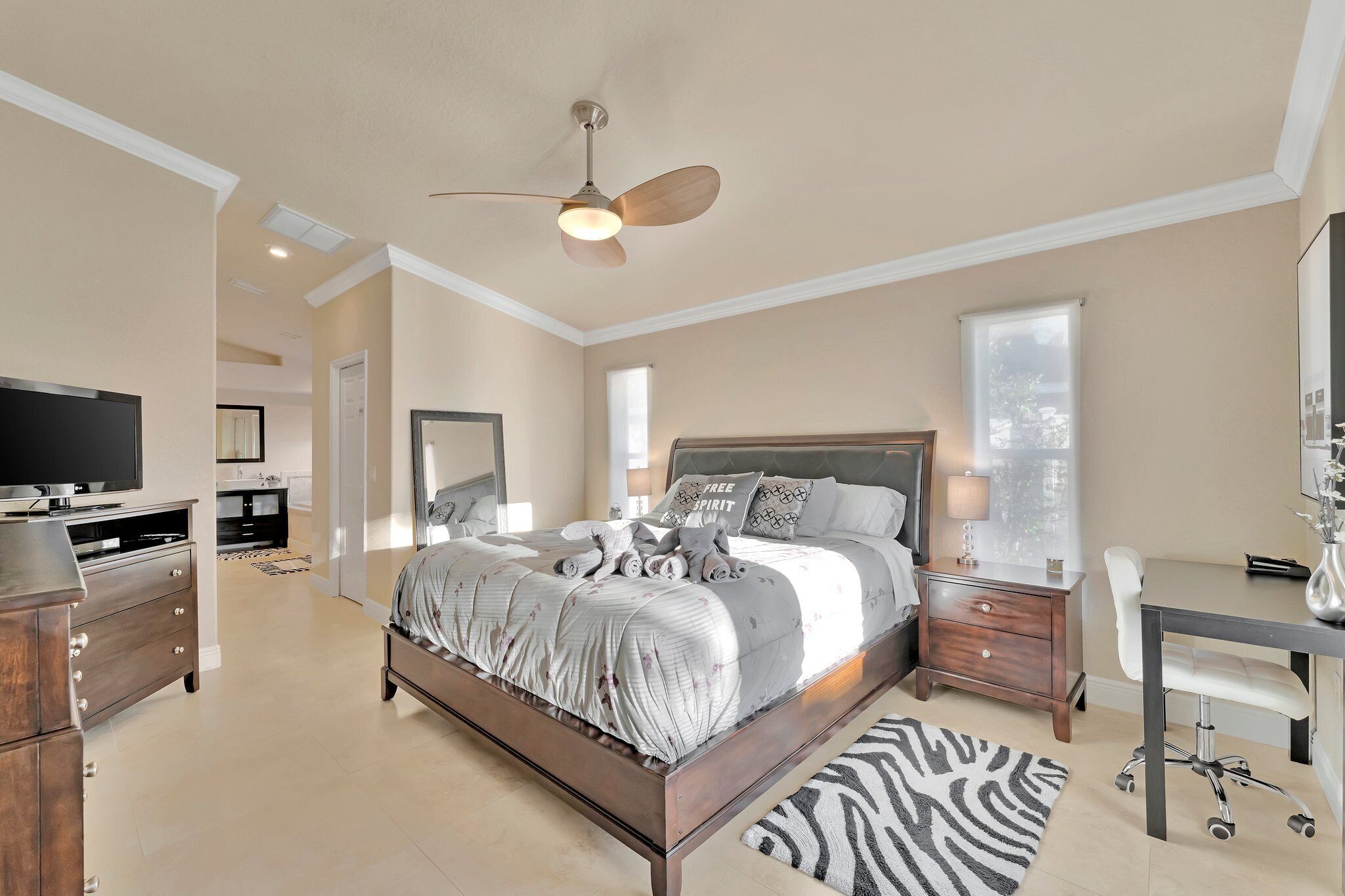 VILLA VICTORIA 5 min to Sponge Docks, Innisbrook Golf Res., parks, beaches etc..