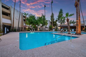 Pool - Scottsdale Maya Condo with Resort-Style Amenities - Pool, Hot Tub, Fitness walk to Old Town (Scottsdale)