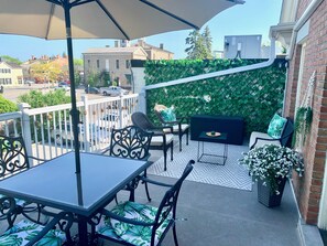 Royal Room, Non Smoking, City View | Terrace/patio - Suites On King (Niagara-on-the-Lake)