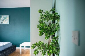 3 Schlafzimmer, Schreibtisch, Bügeleisen/Bügelbrett, WLAN