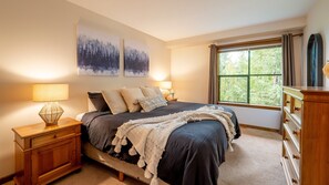5 bedrooms, WiFi, bed sheets