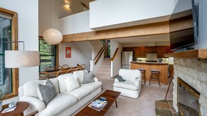 TV, fireplace