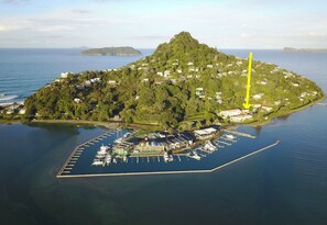 Marina - BEACH AT END OF DRIVEWAY! (Tairua)