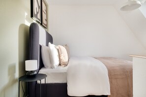 1 habitación, tabla de planchar con plancha, wifi y ropa de cama 