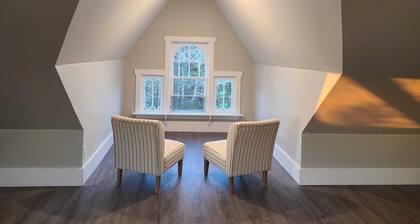 Waterfront 6 bedroom (8 beds) , 51/2 bath house in Summerside, Pei.