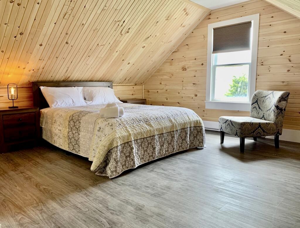 8 chambres, bureau, accès au Wi-Fi (inclus), literie fournie