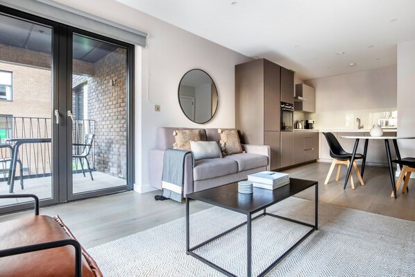 TV, stereo - Classic Southwark 1BR w/ Concierge, nr Southwark Station, by Blueground (London)